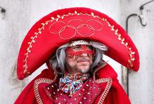 Benátky slaví s „Panteganou“: karneval, olympijský duch a moře turistů