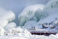 Zamrznou někdy Niagarské vodopády? Mrazivá scéna láká návštěvníky