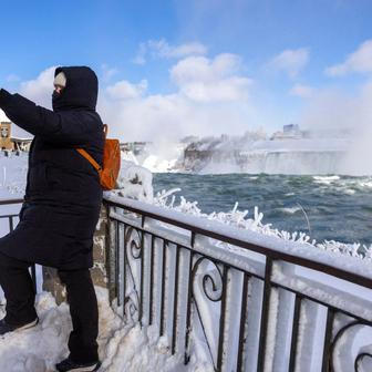 Zamrznou někdy Niagarské vodopády? Mrazivá scéna láká návštěvníky