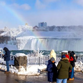 Zamrznou někdy Niagarské vodopády? Mrazivá scéna láká návštěvníky