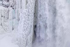Zamrznou někdy Niagarské vodopády? Mrazivá scéna láká návštěvníky