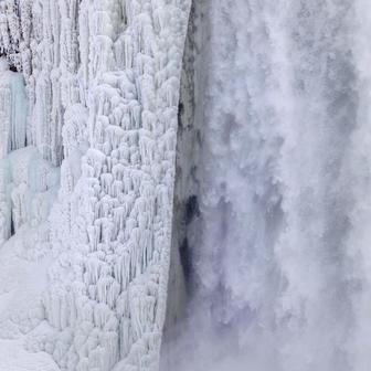 Zamrznou někdy Niagarské vodopády? Mrazivá scéna láká návštěvníky