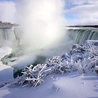 Zamrznou někdy Niagarské vodopády? Mrazivá scéna láká návštěvníky