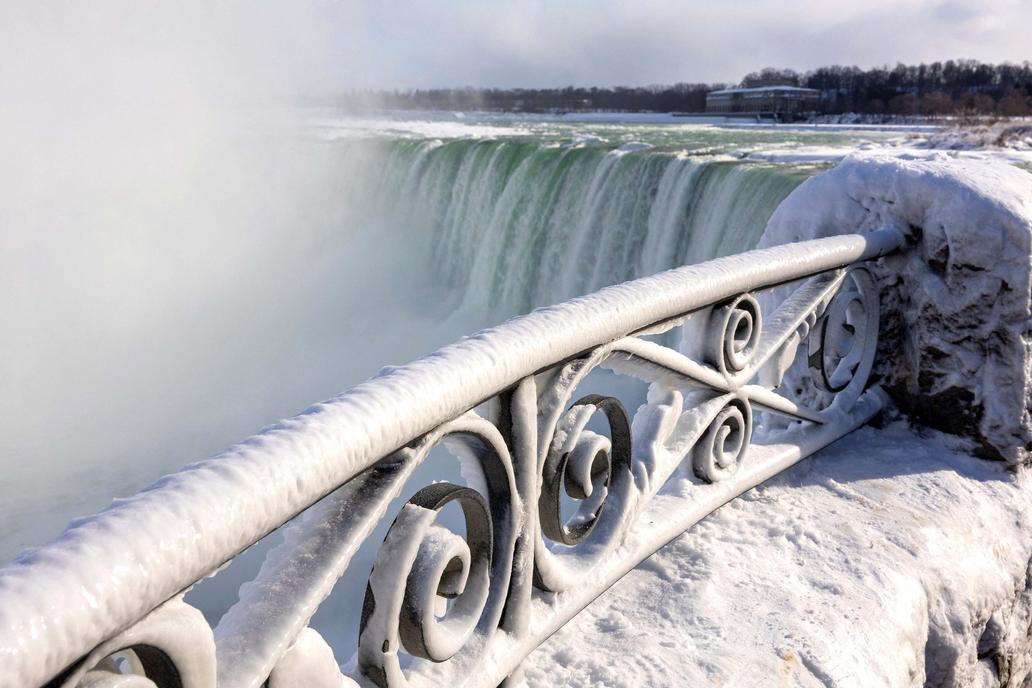Zamrznou někdy Niagarské vodopády? Mrazivá scéna láká návštěvníky