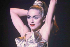 V roce 2000 píseň American Pie nazpívala i Madonna, která s ní okamžitě ovládla hitparády.