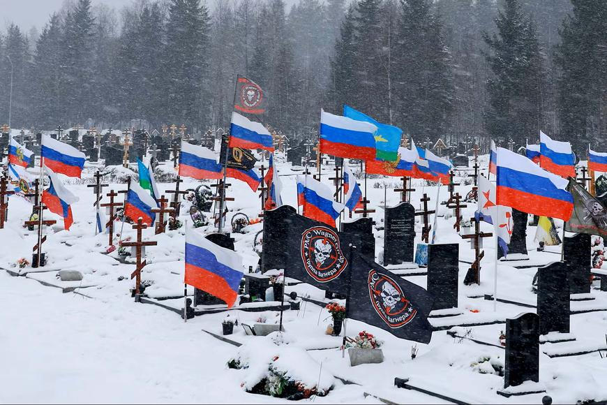 Ruský mlýnek na maso pohltil přes milion vojáků. Jsou mezi nimi i Putinové