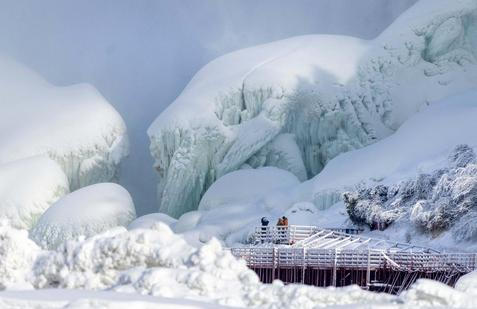 Zamrznou někdy Niagarské vodopády? Mrazivá scéna láká návštěvníky