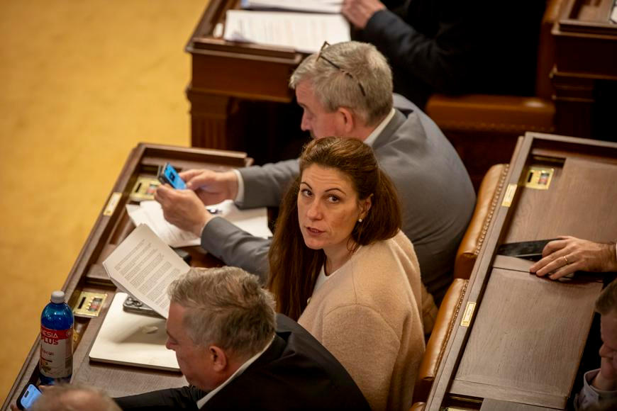 Neklidný den Decroix. Po kritice ANO připomněla Babišovi i Schillerové jejich hříchy