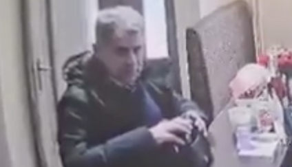 Již několik dní se pohřešuje Jan Žďárský. Kamerové záznamy ho zachytily v Rudné u Prahy, mobilní signál se poté hlásil v Gorazdově ulici na Praze 2 a Plzeňské ulici na Praze 5.