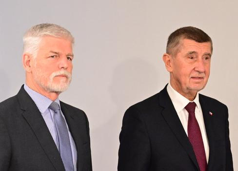 Předseda hnutí ANO Andrej Babiš (vpravo) už s Petrem Pavlem jednu prezidentskou volbu prohrál a je otázka, zda bude mít důvod a motivace podstoupit energeticky i časově náročný souboj o Hrad znovu.