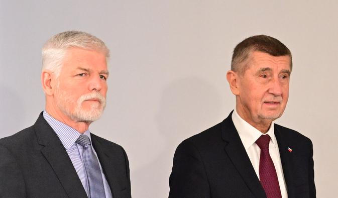 Předseda hnutí ANO Andrej Babiš (vpravo) už s Petrem Pavlem jednu prezidentskou volbu prohrál a je otázka, zda bude mít důvod a motivace podstoupit energeticky i časově náročný souboj o Hrad znovu.