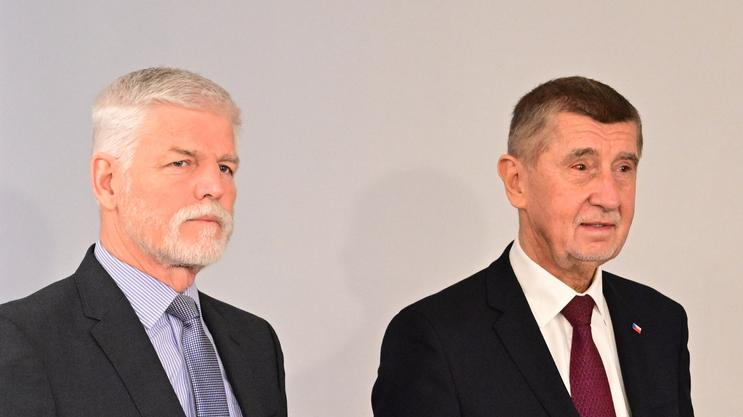 Předseda hnutí ANO Andrej Babiš (vpravo) už s Petrem Pavlem jednu prezidentskou volbu prohrál a je otázka, zda bude mít důvod a motivace podstoupit energeticky i časově náročný souboj o Hrad znovu.
