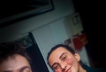 Z každé země si navíc kromě vzpomínek odváží i něco trvalého - tetování. To poslední přibylo v Salzburku - logo Red Bullu. „Protože odtud Red Bull pochází. Dělal jsem o tom anketu na Facebooku. Je to symbol energie a extrémních výzev,“ vysvětluje. 