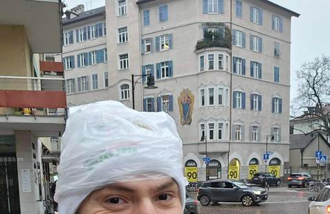 Nejde přitom o Nicův první dálkový pochod. Už absolvoval pouť do Santiaga de Compostela a během 189 dní ušel tři tisíce kilometrů z Nepálu do Arménie. 