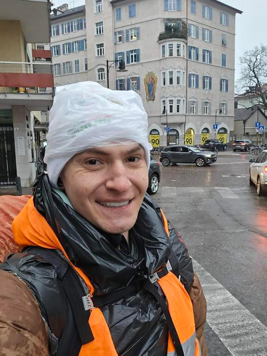 Nejde přitom o Nicův první dálkový pochod. Už absolvoval pouť do Santiaga de Compostela a během 189 dní ušel tři tisíce kilometrů z Nepálu do Arménie. 