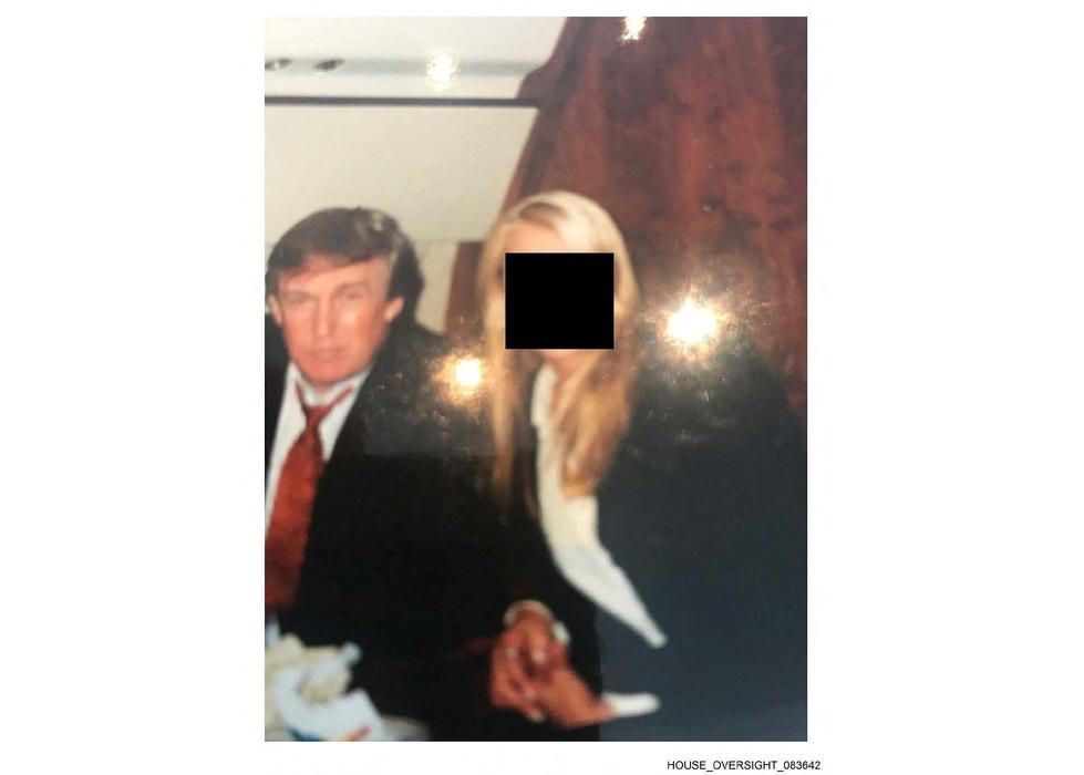 Epsteinovy VIP fotky: archiv, který neměl nikdy vyjít na světlo