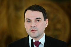 Ministr zahraničních věcí Petr Macinka (Motoristé) na tiskové na archivním snímku