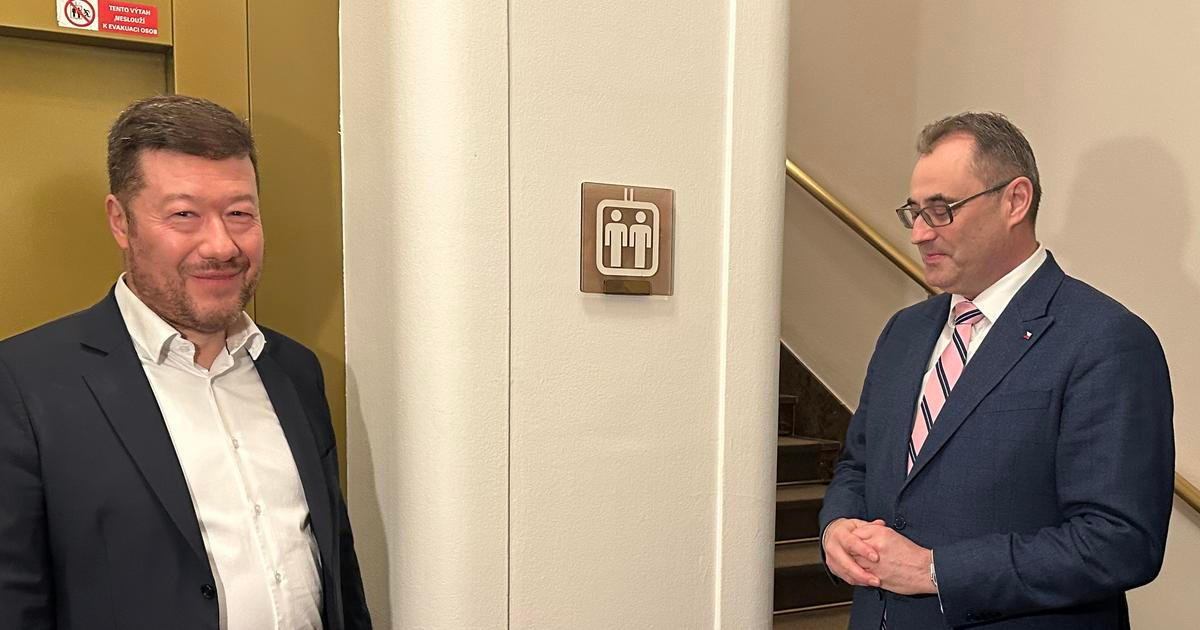 Běh poslanců na Hrad. Nebo vypnutí výtahu. Ministr sportu začal "boj" s pohodlností