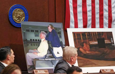 Epsteinovy VIP fotky: archiv, který neměl nikdy vyjít na světlo