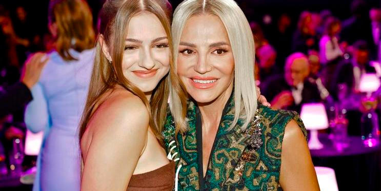 Na snímku zpěvačka Dara Rolins a její dcera Lola (Laura Homolová).