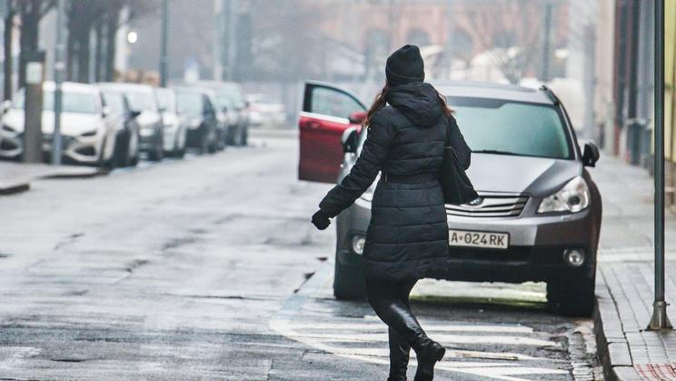 ledovka, chodec, silnice