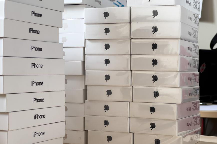 "Mamutí" podvod s mobily a notebooky za čtyři miliardy. Obětí je i operátor