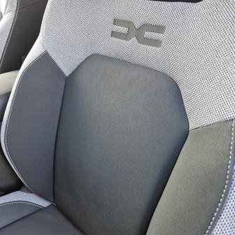 Třeba neprodyšný potah sedadel.