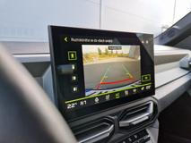 Nebo rozmazaný obraz z couvací kamery.