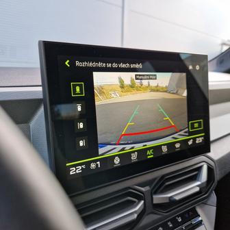 Nebo rozmazaný obraz z couvací kamery.