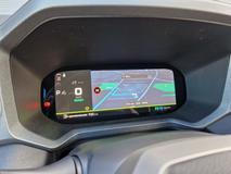 V tomto případě za zrcadlení navigace z telefonu i v kapličce pod volantem.