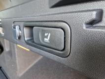 Zadní opěradla se dají sklopit i páčkami na bocích zavazadelníku.