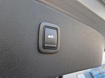 Výbava Journey má i elektrické ovládání pátých dveří.