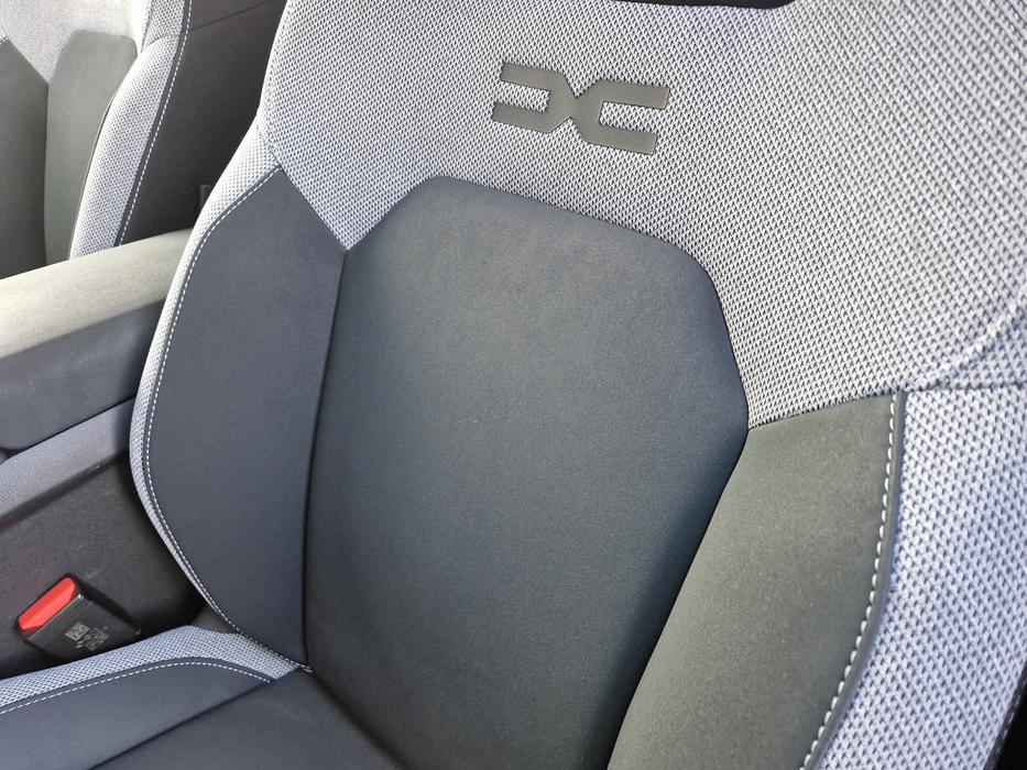 Třeba neprodyšný potah sedadel.