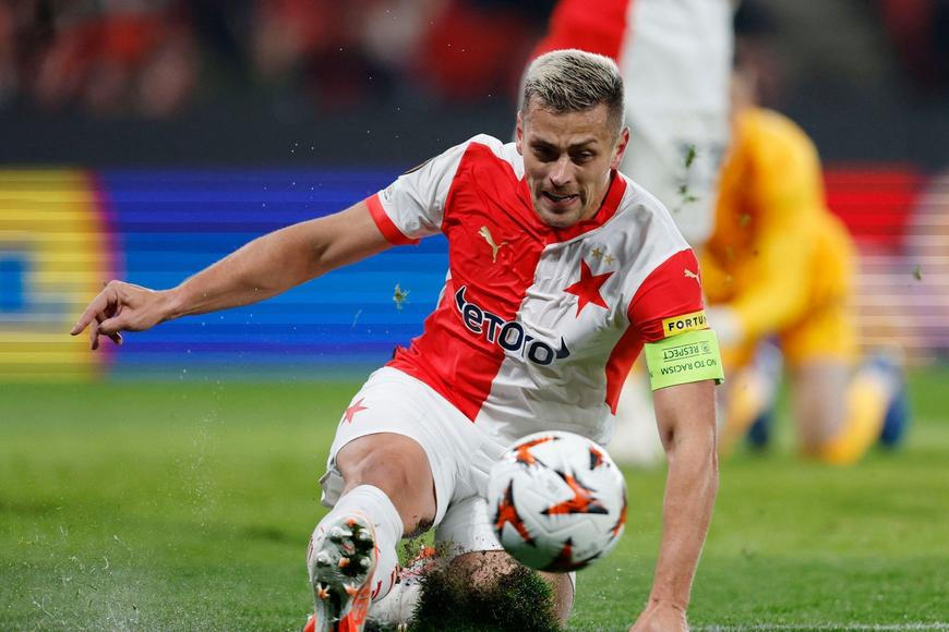 Slavia - Slovácko. Velmi netradiční sestava Slavie, na hřiště jde mix mladíků a posil