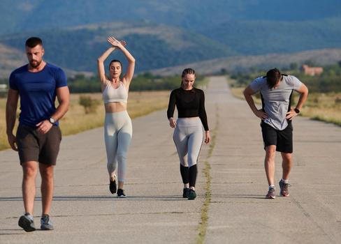 Chodit spolu. Společné tréninky pomohou rozšířit poznatky o tom, jak správně chodit.