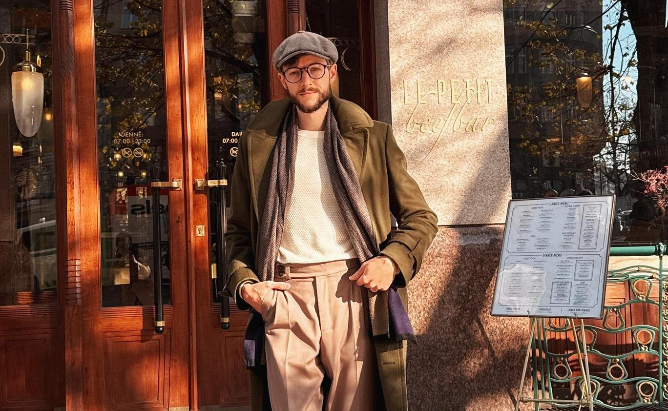 Kdyby měl  sám sebe shrnout jednou větou, popsal by se takto: „Jsem chlapík, co se snaží inspirovat ostatní a dělat to, co ho baví.“ 