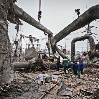 Kyjev sevřený ledem, teplárna leží v troskách