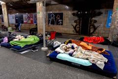 Kyjev sevřený ledem, teplárna leží v troskách