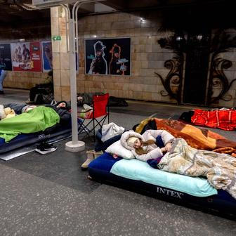 Kyjev sevřený ledem, teplárna leží v troskách