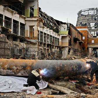 Kyjev sevřený ledem, teplárna leží v troskách