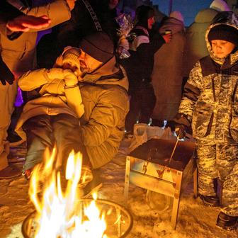 Kyjev sevřený ledem, teplárna leží v troskách