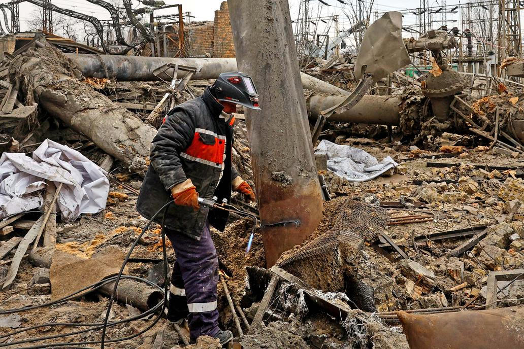 Kyjev sevřený ledem, teplárna leží v troskách