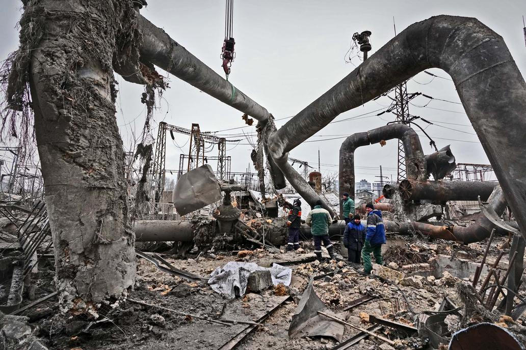 Kyjev sevřený ledem, teplárna leží v troskách