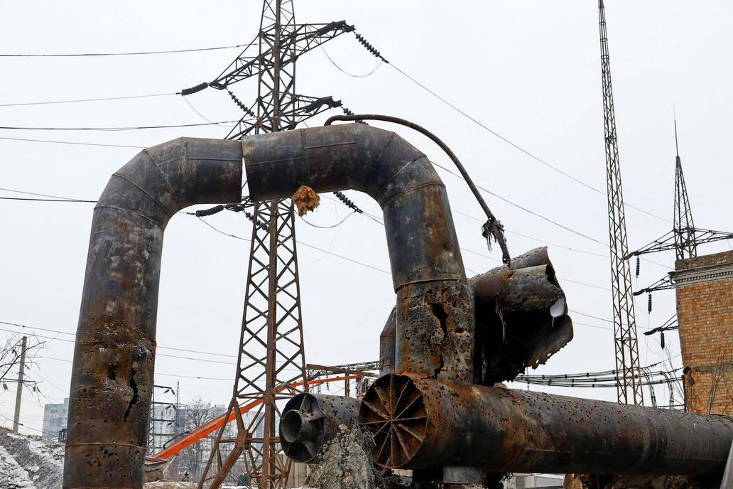 Kyjev sevřený ledem, teplárna leží v troskách