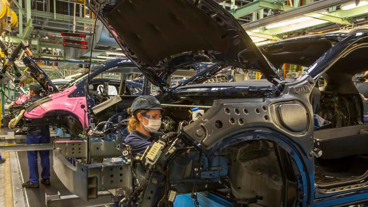 Výroba automobilů Ford v závodě ve Valencii.
