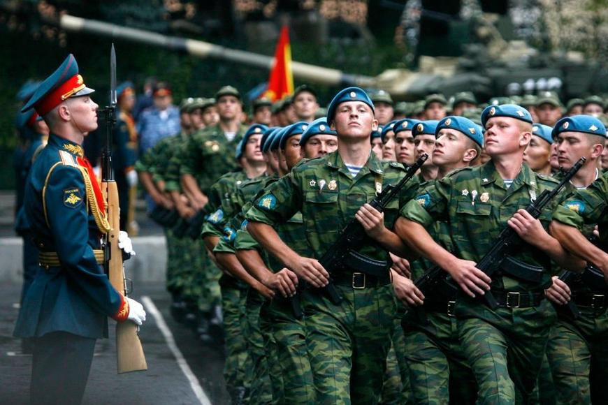 Mučili vojáky obřím dildem. Sadističtí ruští velitelé provádějí i horší věci