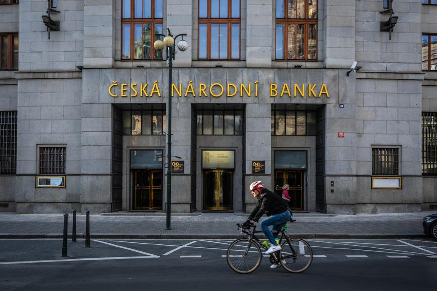 Policie zadržela zaměstnance České národní banky. Měl z ní ukrást desítky milionů korun