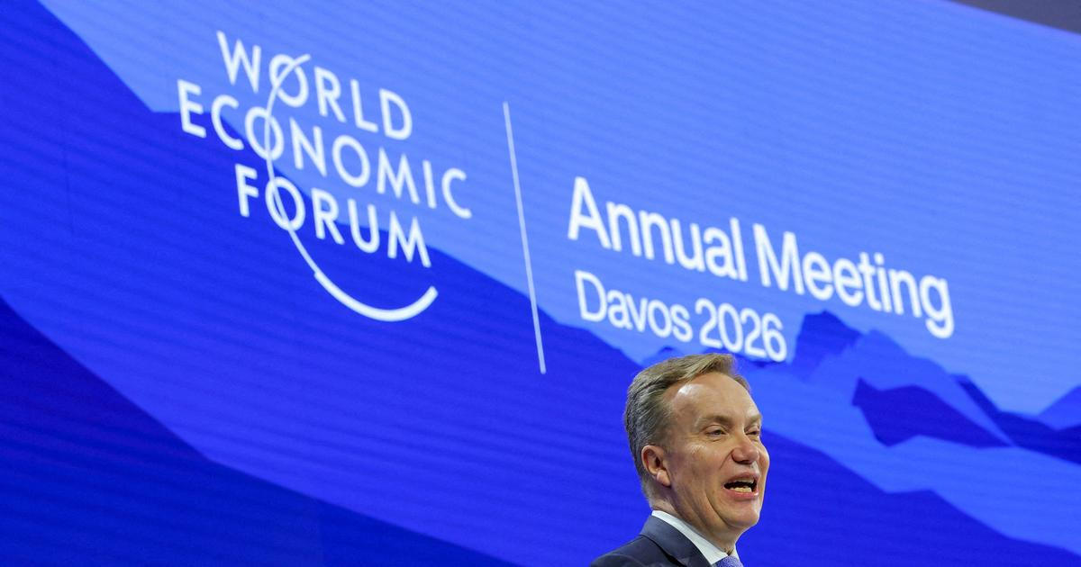 Organizátoři davoského fóra chtějí prověřit vztahy svého šéfa s Epsteinem