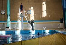 Královna Máxima Nizozemská při vojenském výcviku