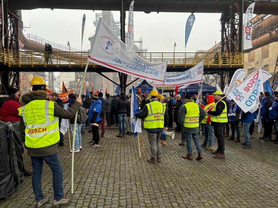 Protestní mítink pod jednou ze starých vítkovických pecí měl upozornit na potíže evropského a českého ocelářství.